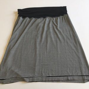 Stretchy flowing striped skirt with thick waist